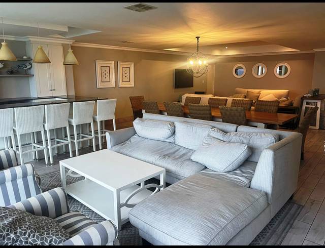 6 BEDROOM HOUSE FOR SALE IN LA LUCIA